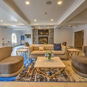 Western Media Center Inn&suites Hotel